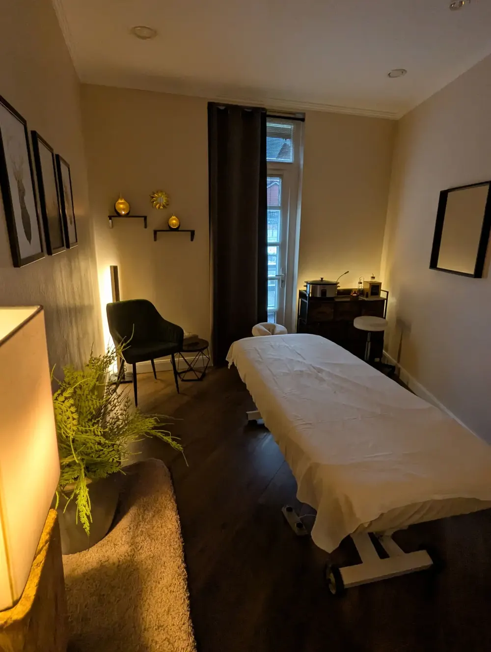 Behandlungsraum mit Massageliege bei Lüneburg Massage